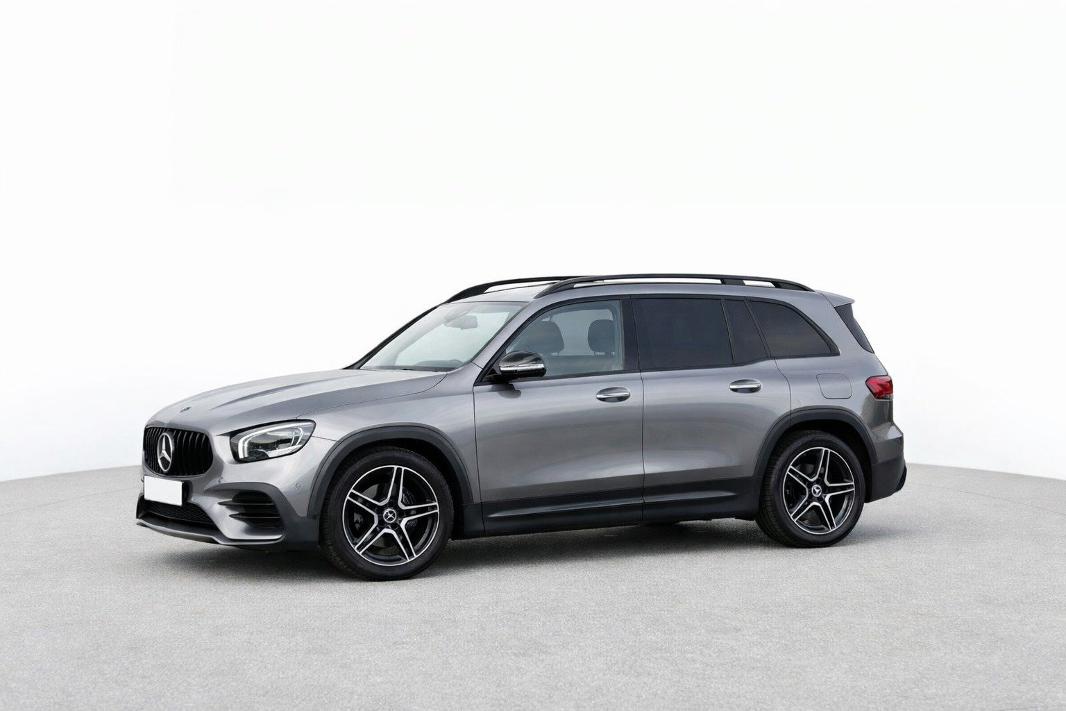 
								Mercedes GLB 220D 4Matic AMG Line full									