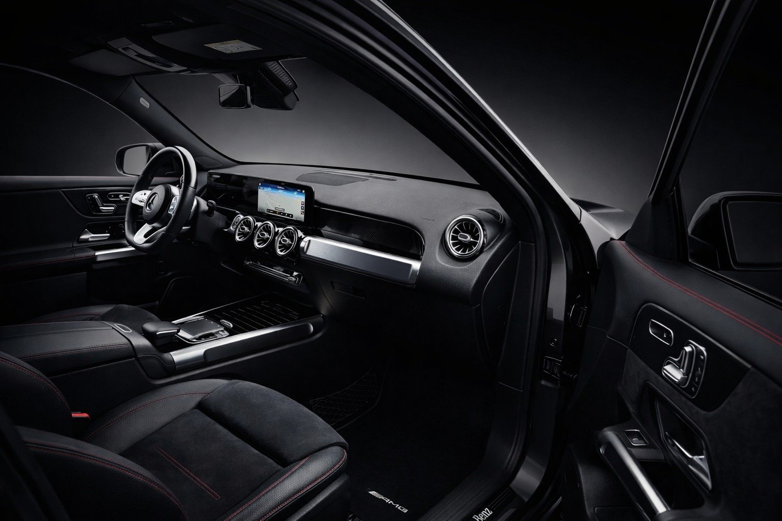 
								Mercedes GLB 220D 4Matic AMG Line full									