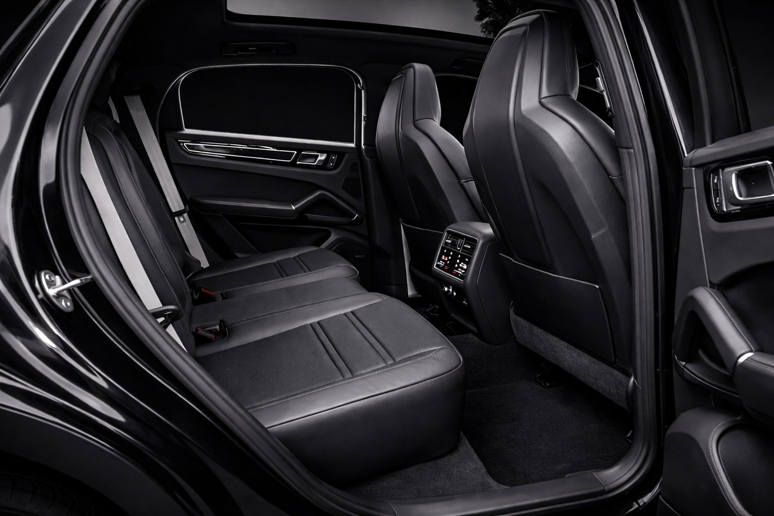 
								Porsh Cayenne E-Hybride Coupé Platinium Edition full									