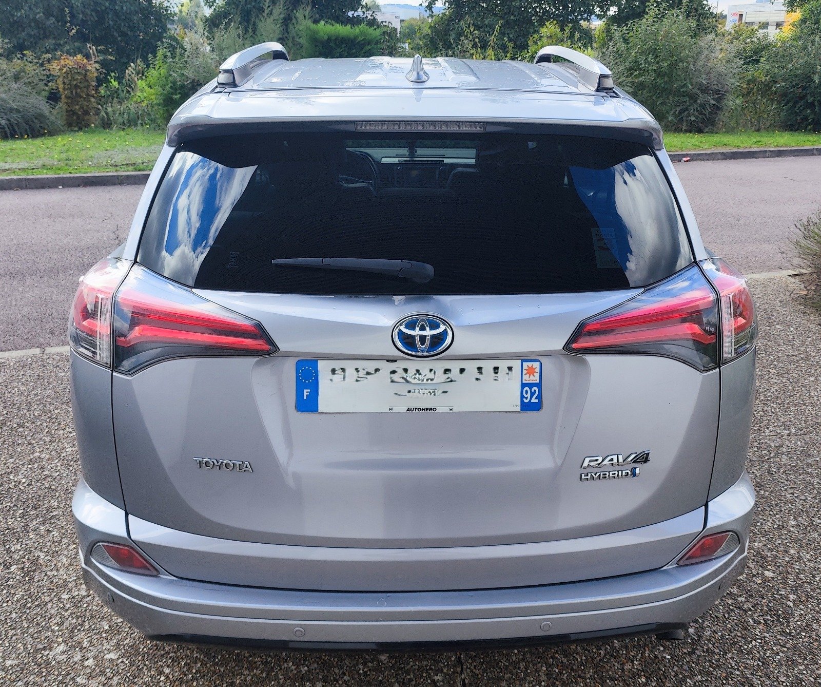 
								Toyota Rav4 Hybride full									