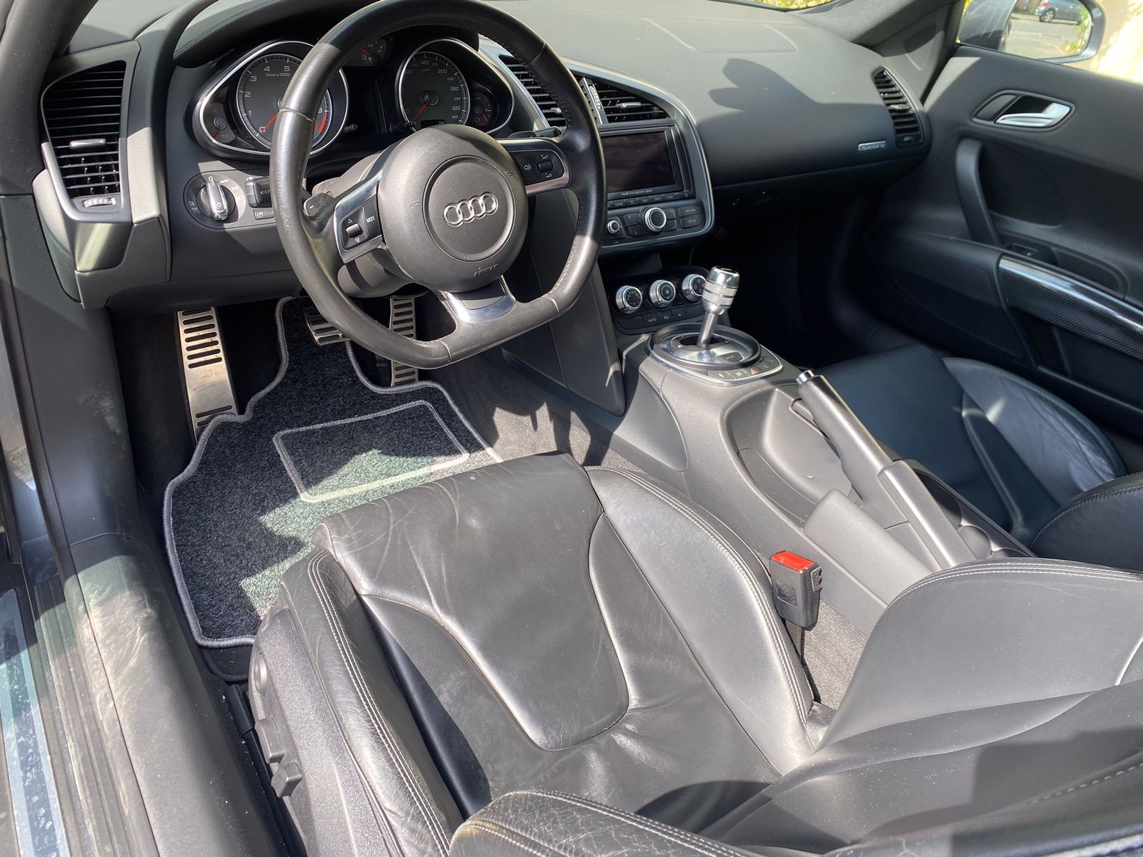 
								AUDI R8 SPYDER 4.2 V8 FSI 430 R TRONIC 6 full									